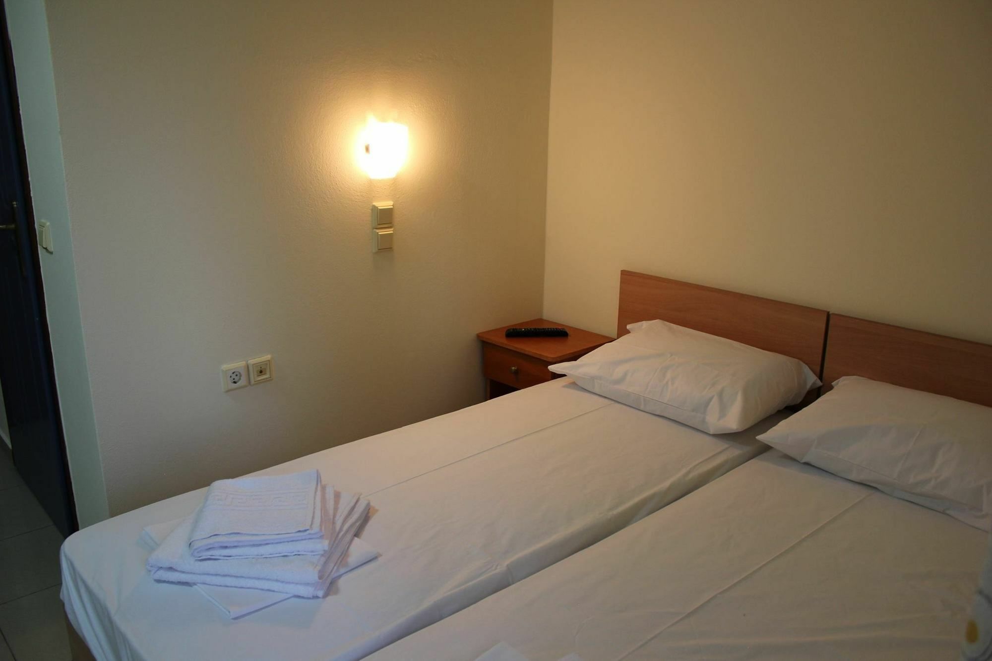 Helen Apartments Ретимно Экстерьер фото